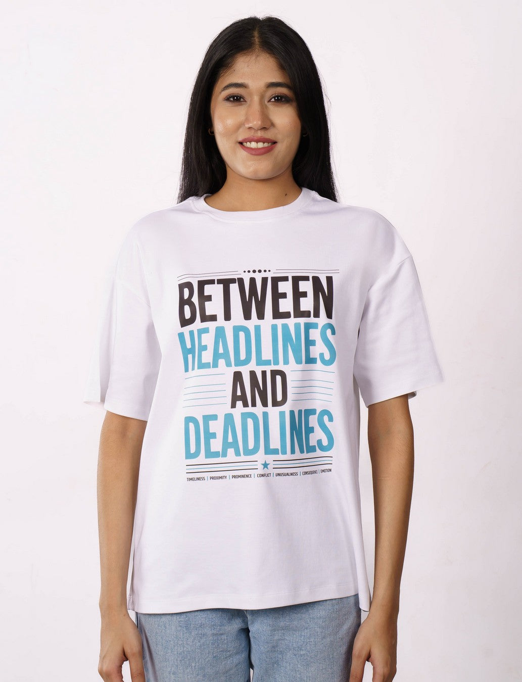 Headlines And Deadlines Journalists Oversized T-shirt For Women 3